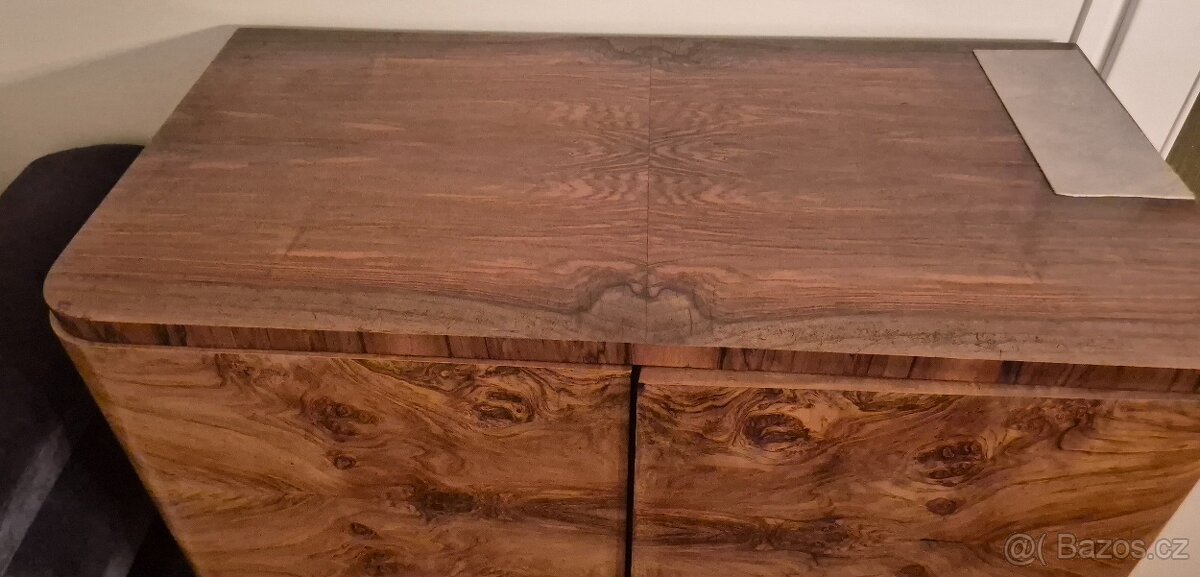 Sekretář a šatní skříň - 9