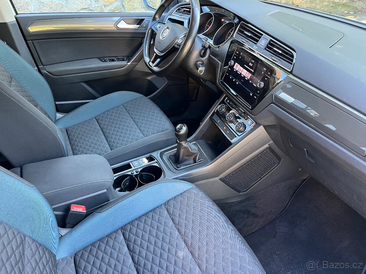 Prodám VW Touran 2.0 TDI IQ.DRIVE - 9