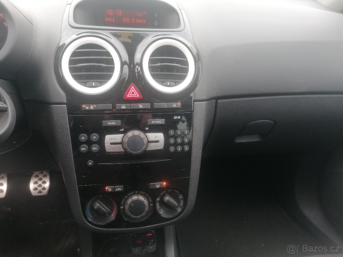 OPEL CORSA 1,4 16V 74kW SPORT - 9