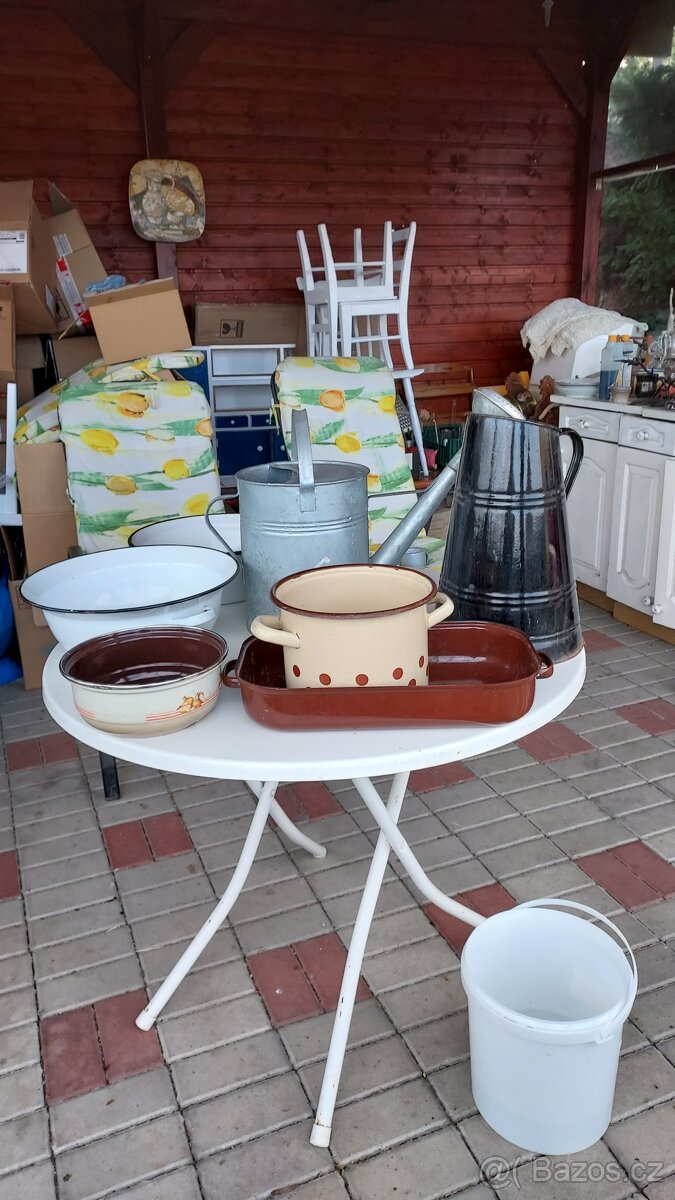 Dřevěné police,stoličky - 9