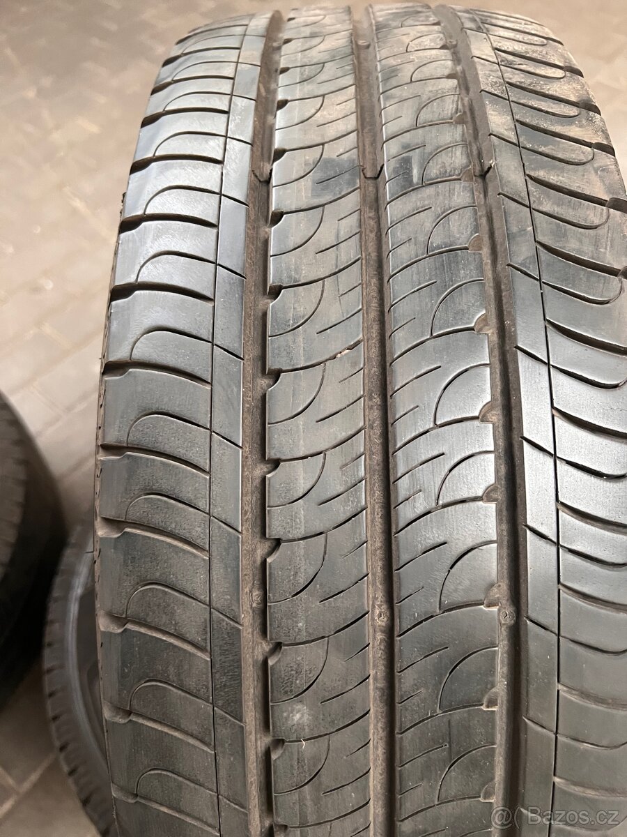 Goodyear efficientGrip 215/65 R15C - 9