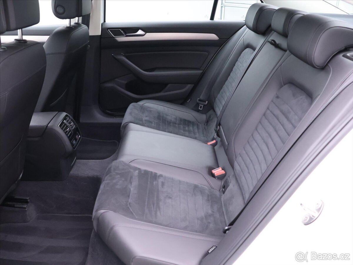 Volkswagen Passat 2,0 TSI 200kW DSG CZ R-line DPH (2019) - 9
