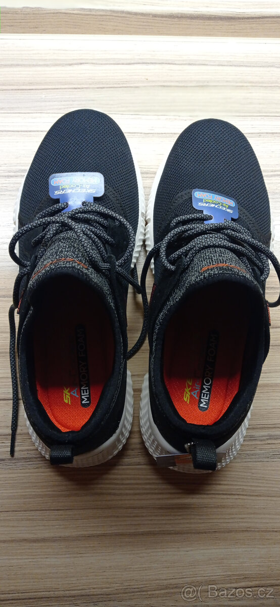 SKECHERS Air-Cooled MEMORY FOAM - 9