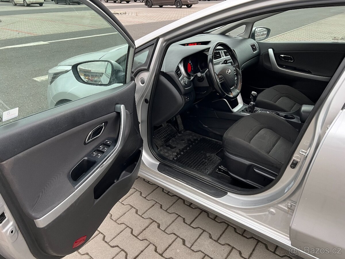 Kia Ceed 1.4i CVVT koup. ČR 2 maj 6 rychlostí - 9