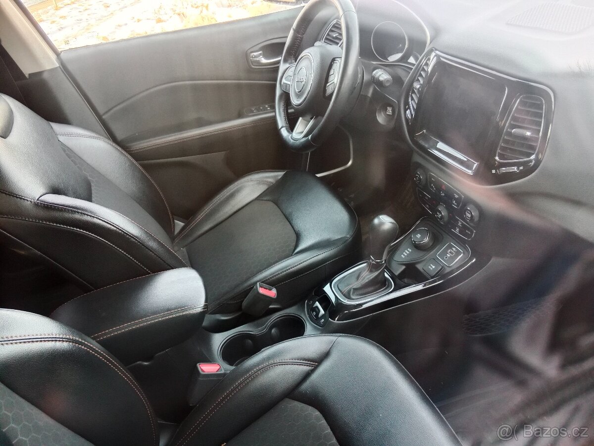 Dacia Duster 1.6i - 9