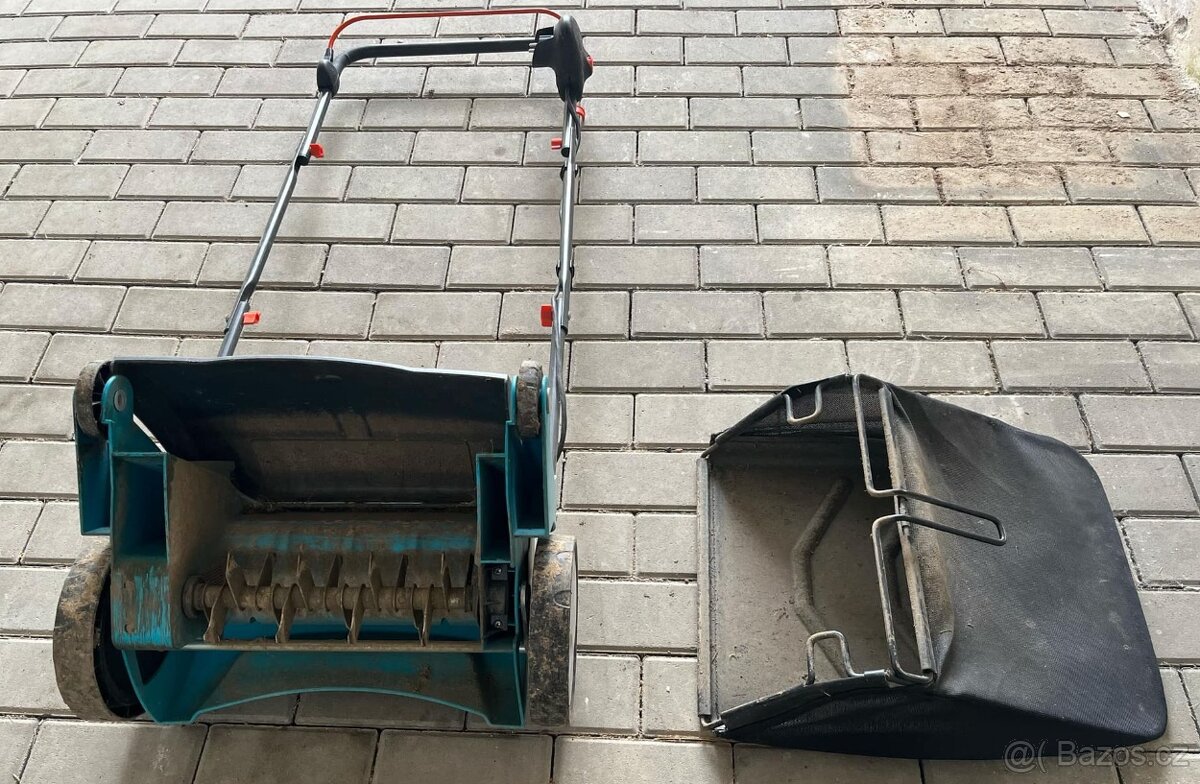 Elektrický vertikutátor Gardena EVC 1000 se sběrným košem. - 9