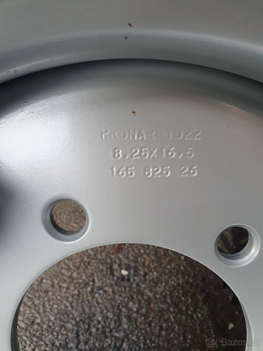 Kola smykový nakladač UNC - Locust - Novotný - 9