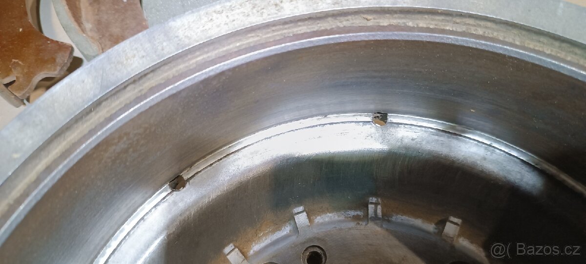 Lada Niva díly + kola - 9