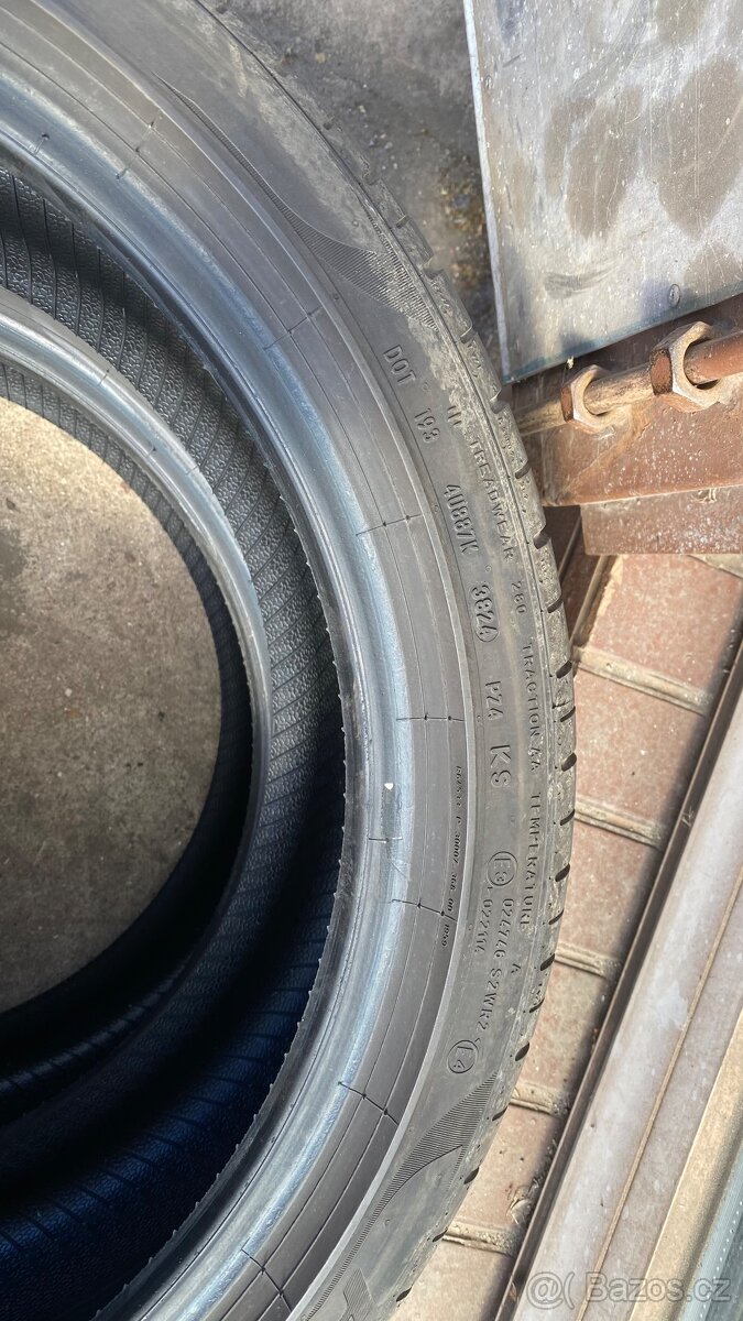 225/40R18 - 9