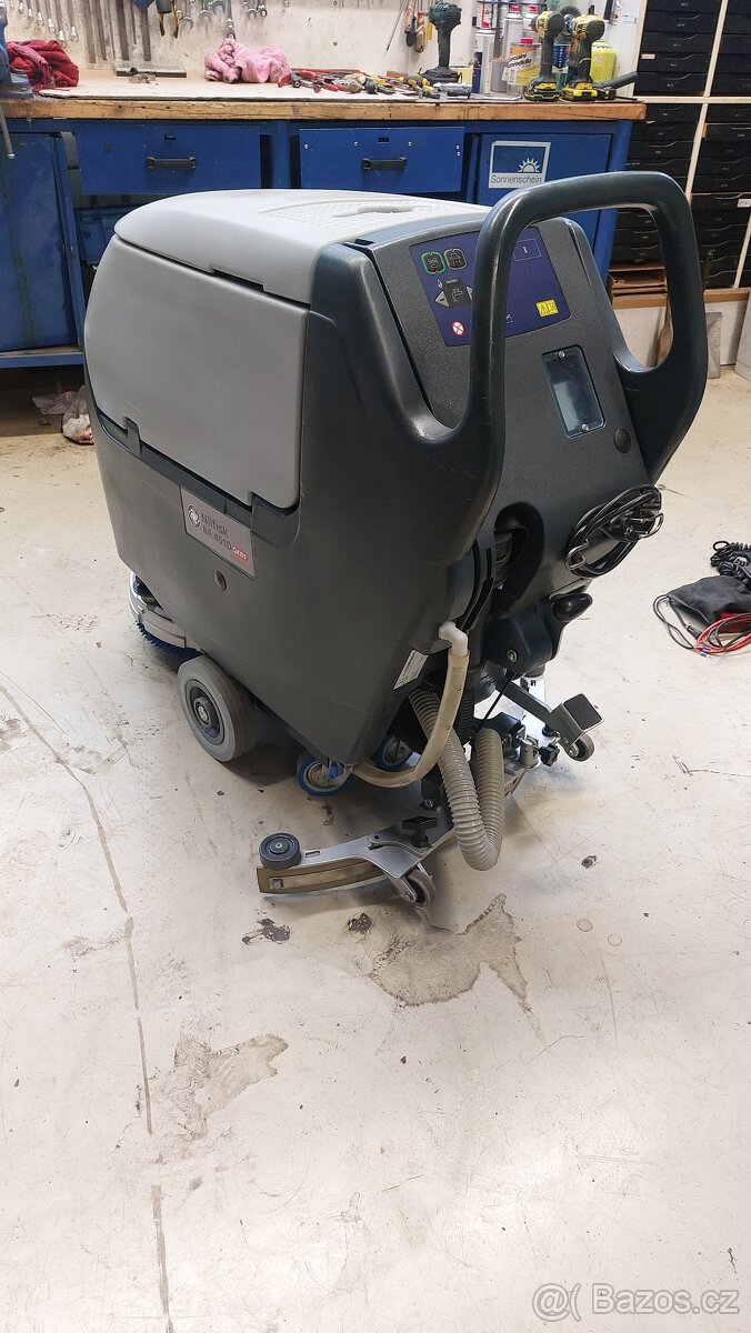 Podlahový mycí stroj Nilfisk BA 451 - 9