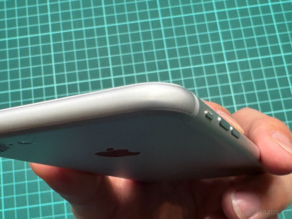 Apple iPhone 7 128 GB silver + náhradní díly - 9