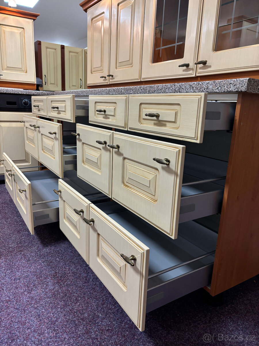 Kuchyňská linka vč spotřebičů - 9