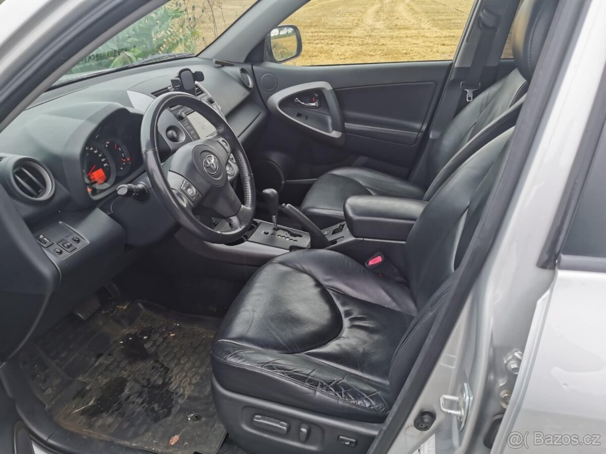Prodám Toyota Rav 4 mk3 2.0 112KW automat - 9