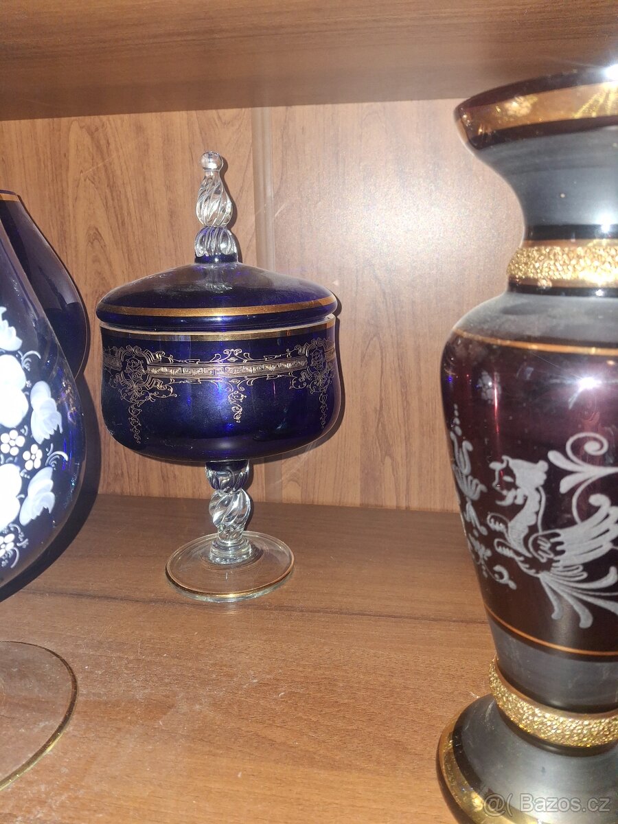 Skleněné vázy a dekorace - 9