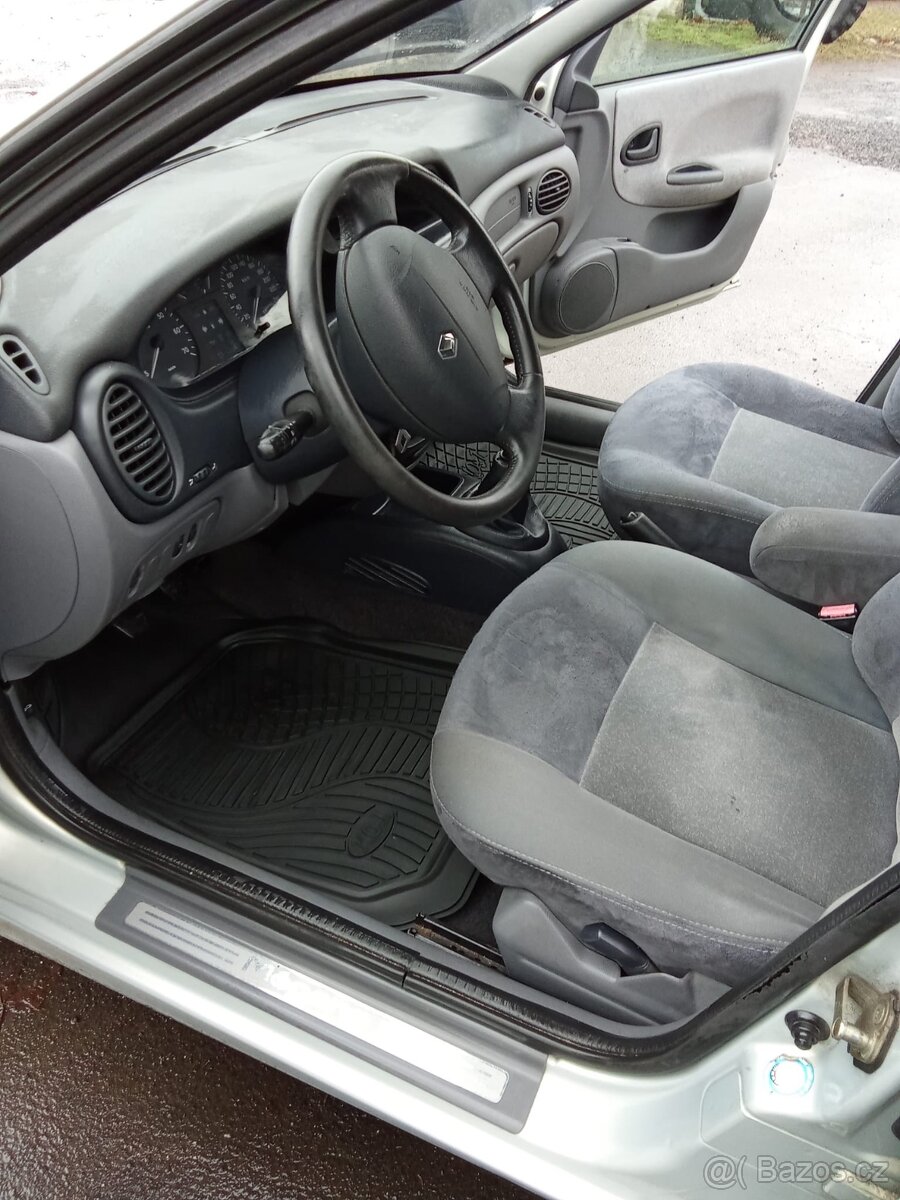 Renault Megané 1.6 16v Grandtour - 9