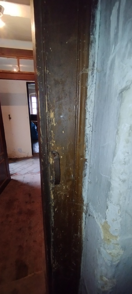 Historické kazetové dveře s původním krabicovým zámkem - 9