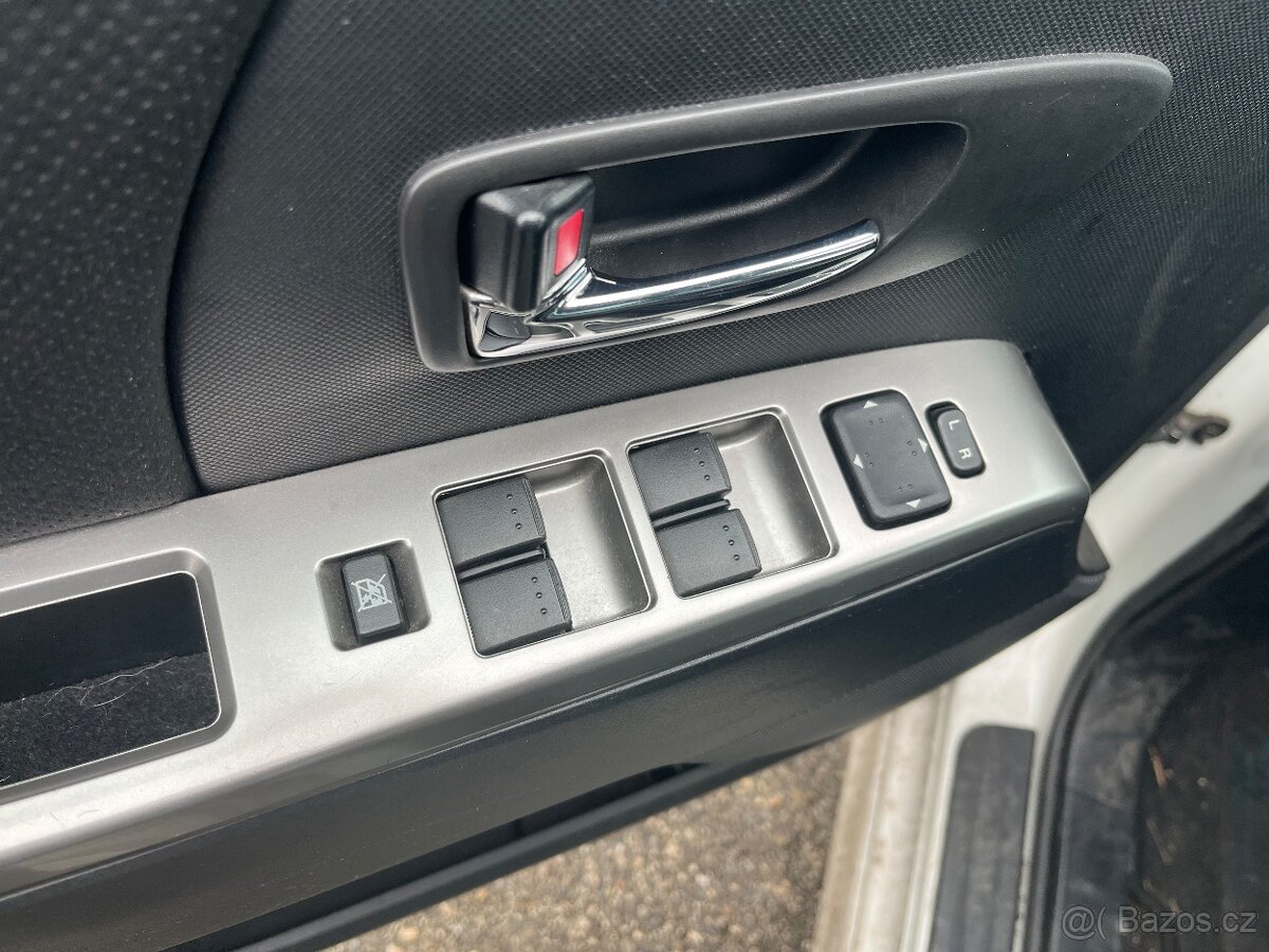 Mazda 5 GTA 2.0 benzin 7 Míst r.v.2010 - 9