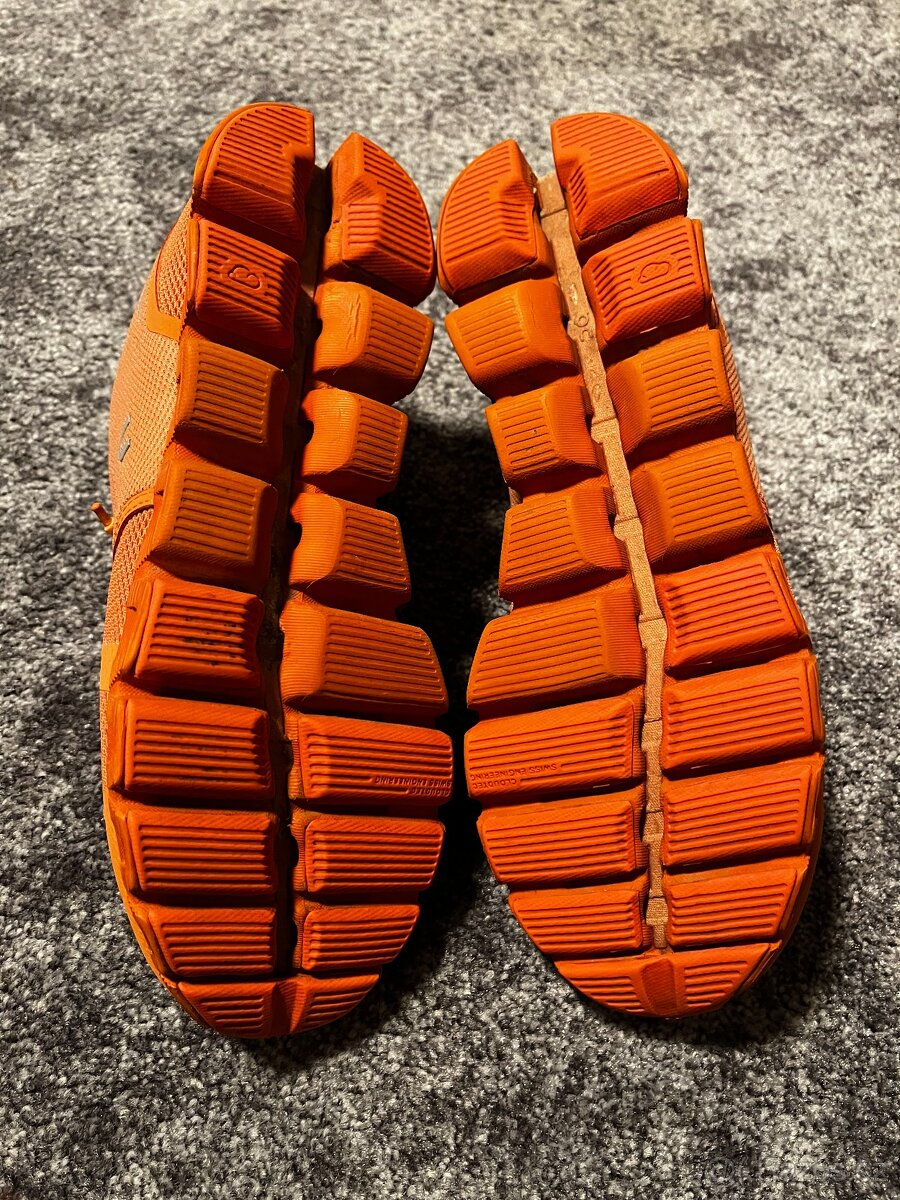 On Running, model Cloud, velikost 38,5 - 9