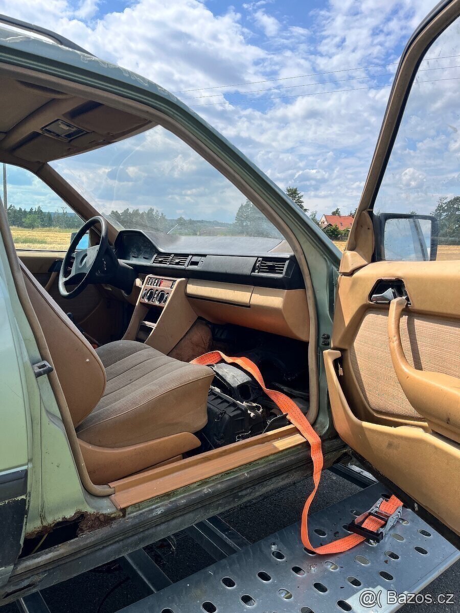 Mercedes Benz w124 250D díly - 9