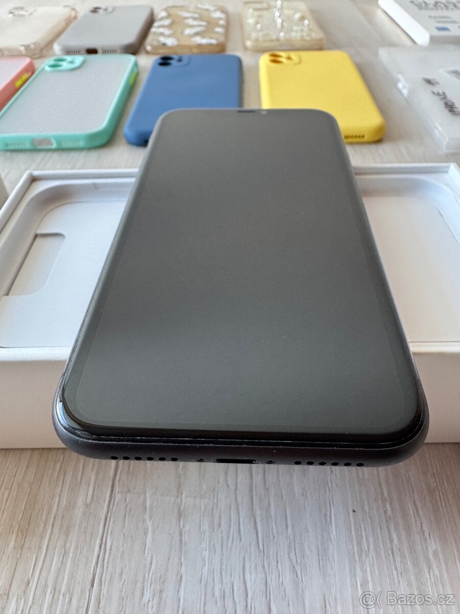 Apple iPhone 11 , paměť 256 GB , černý, pěkný - 9