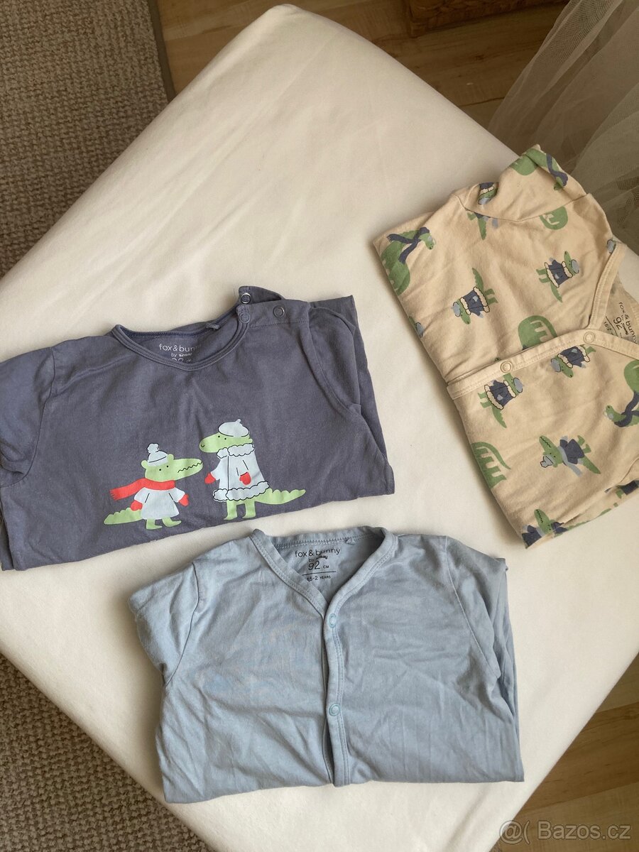 Obleceni kluk 18-24 mes (teplaky,, body, pyzamka) - 9