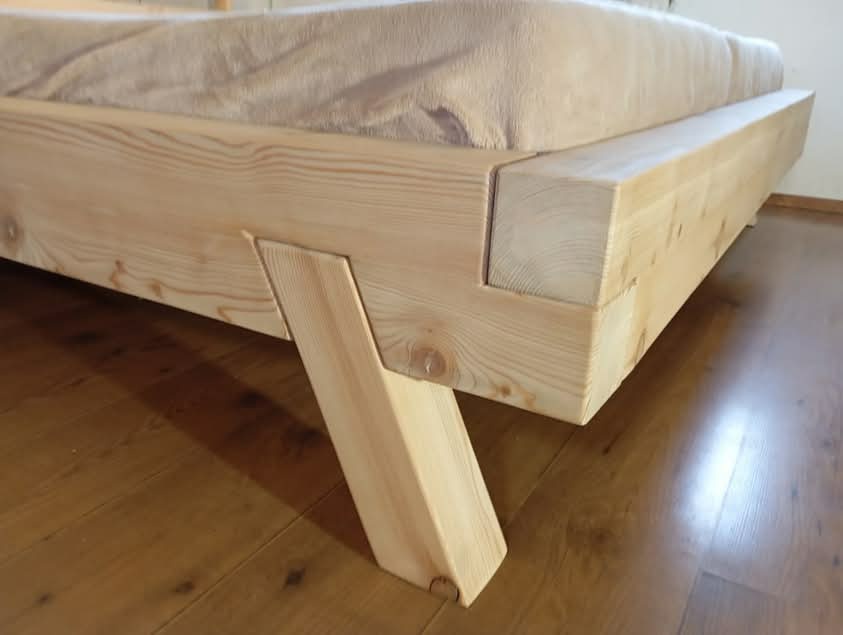 Masivní severská modřínová postel - 9