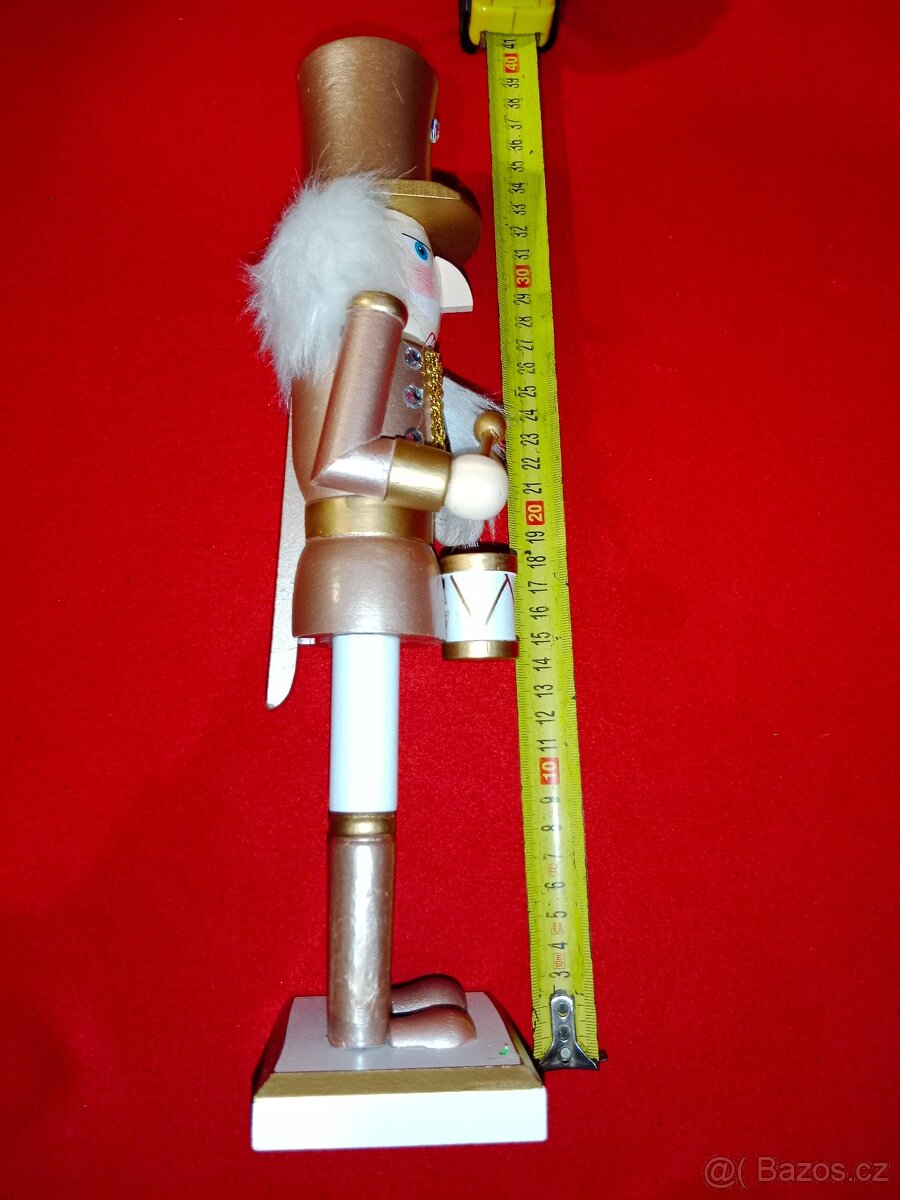 Dřevěné louskáčky 2 ks + Santa hrací - 9