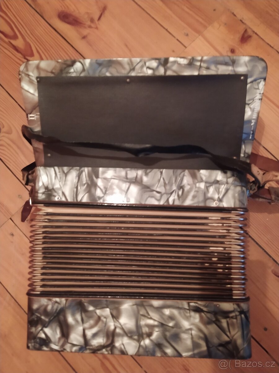 Akordeon/Tahací harmonika Hohner, Student IV - 9