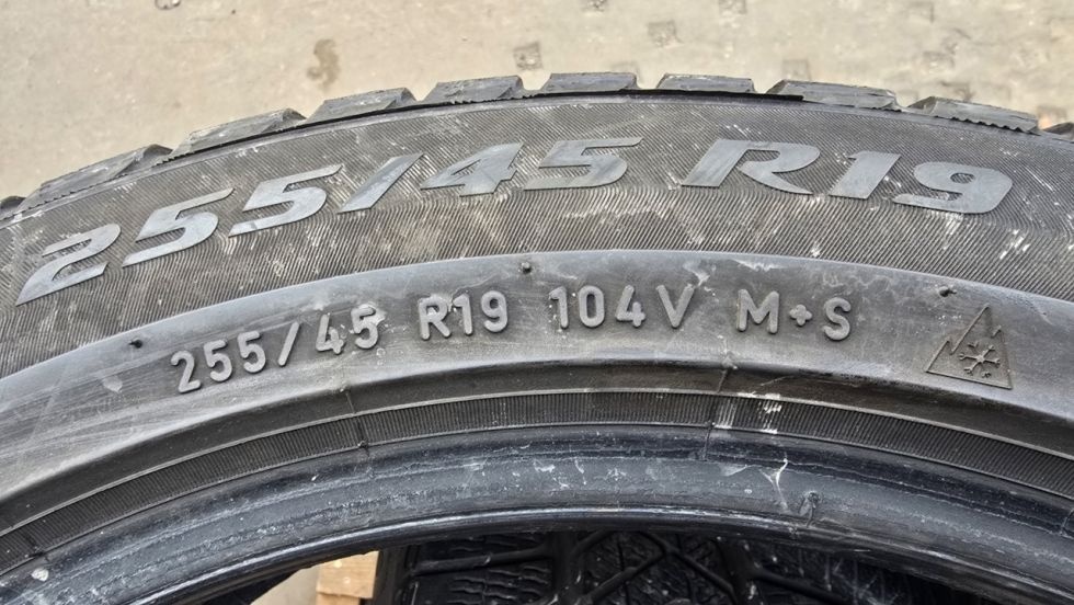Zimní pneu 255/45/19 Pirelli - 9