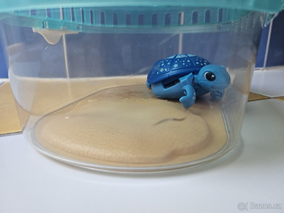 Little Live Pets Robtická želva s nádrží
- 9