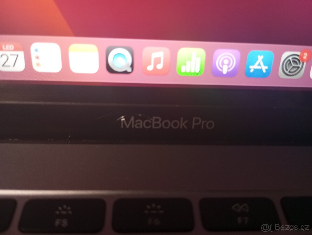 MacBook Pro 13” (2017) – Intel i5 | 8 GB RAM | 256 GB SSD - 9