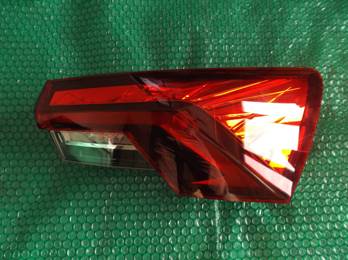 ŠKODA OCTAVIA 4 SVĚTA A RÁMEČEK SVĚTLA - 9