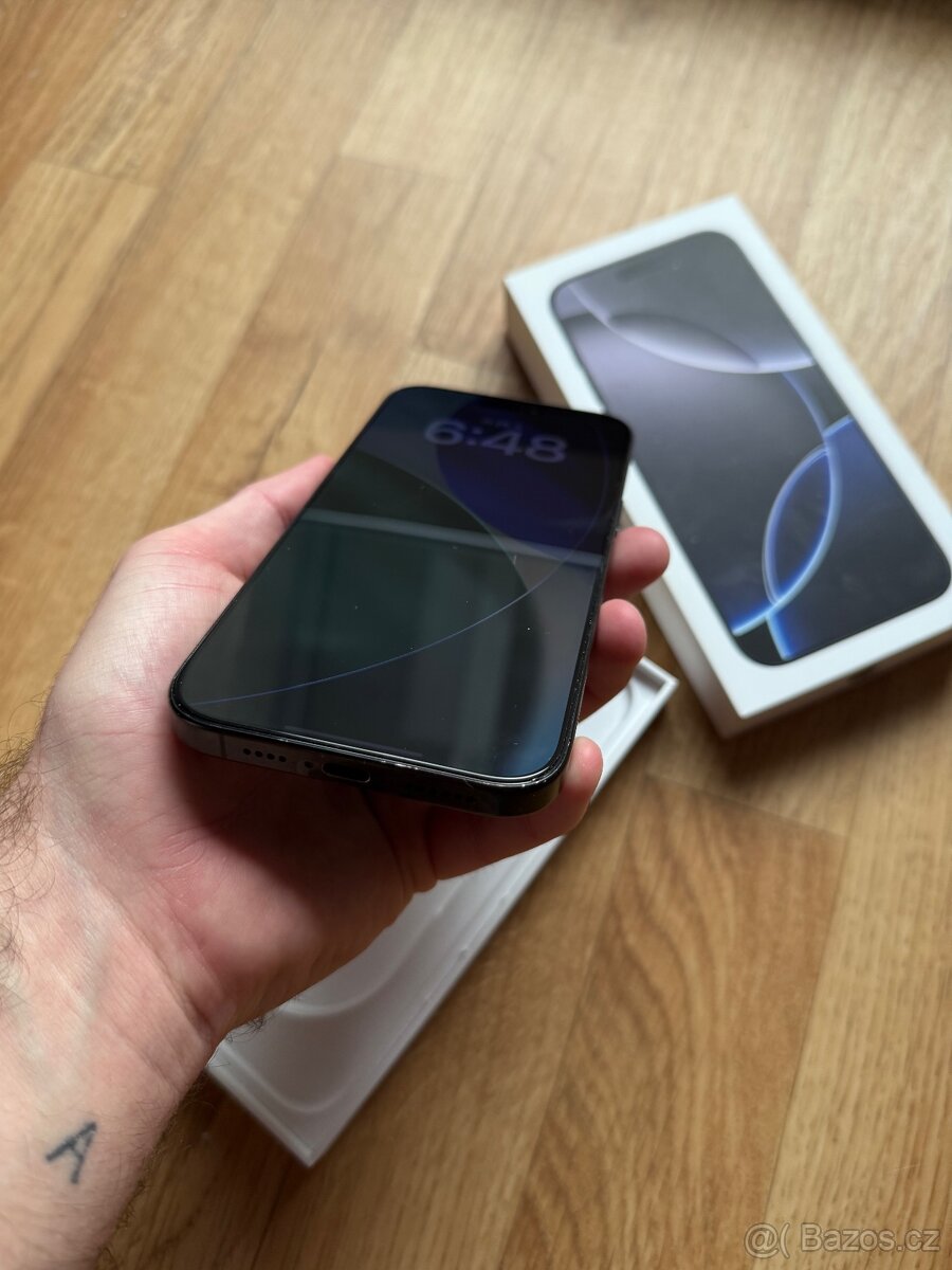 Apple iPhone 16 Pro Max 256GB černý - 9