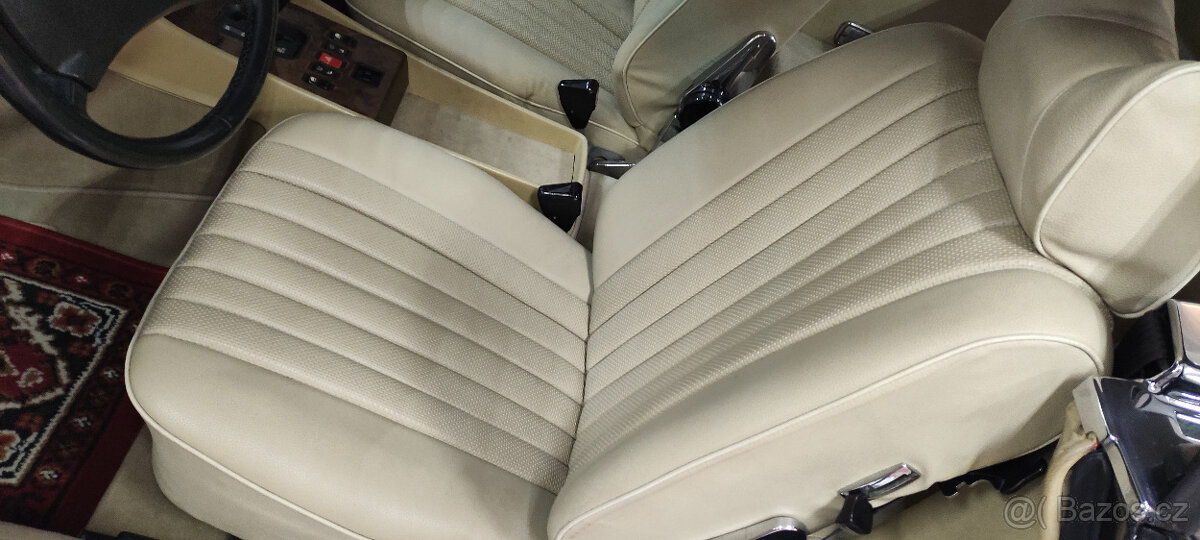Mercedes-Benz SL R107 560 - 9
