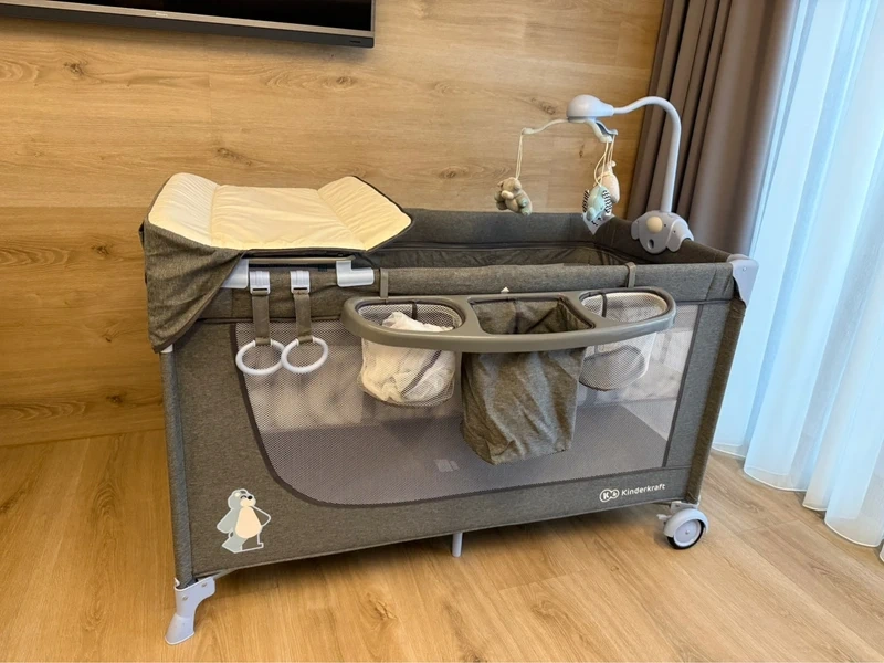 Kinderkraft cestovní postýlka s doplňky - 9