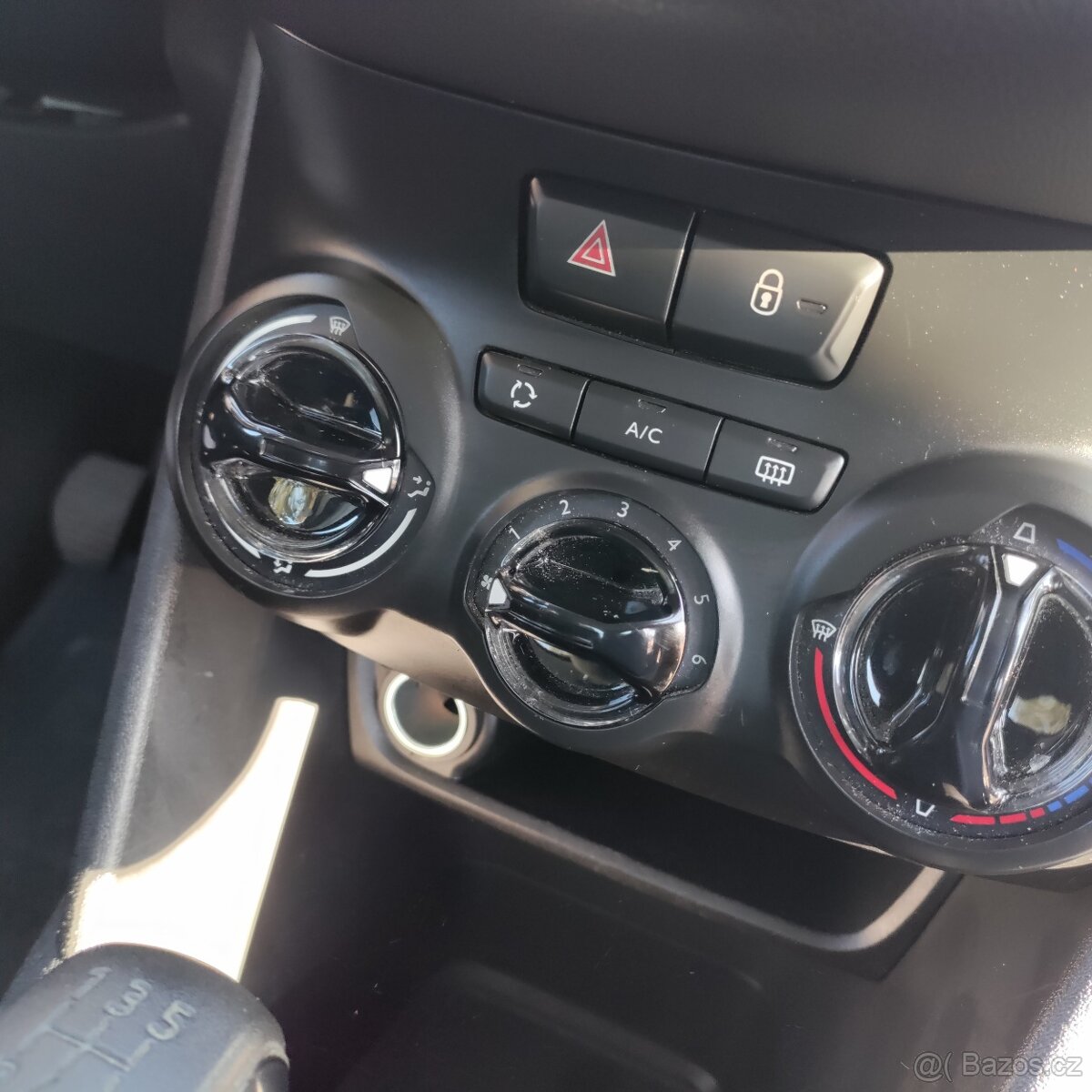 Peugeot 208, KRÁSNÝ,60TKM,1MAJ54L,SERVISKA - 9