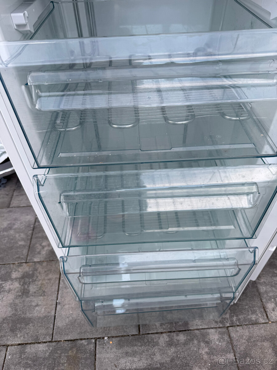 Mrazák Electrolux 7 šuplíkový - 206 litrů - 9