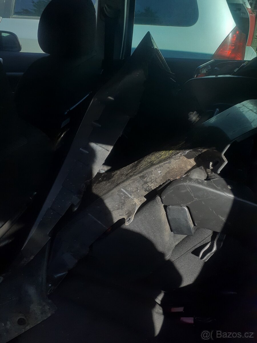 Peugeot 307 sw 1,6hdi 7míst - 9