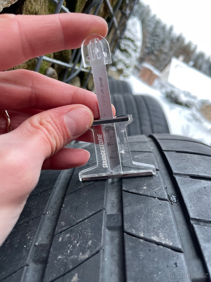 VW Springfield R18, letní Bridgestone 255/45 Multivan - 9