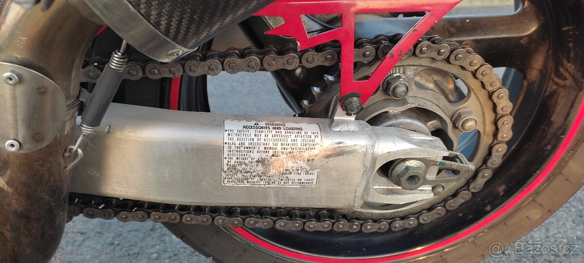 Honda VTR 1000 Firestorm - 9