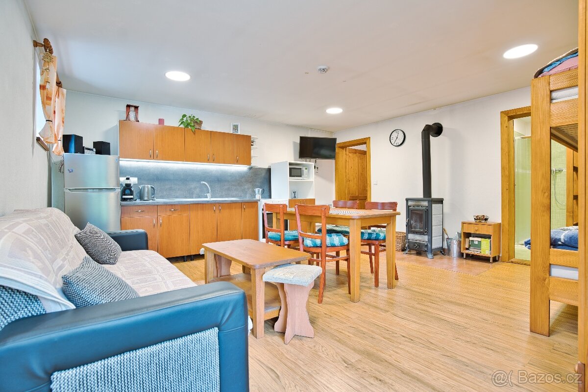 Prodej pozemku 1.421 m², vybudované 1. podlaží chaty, garáž, - 9