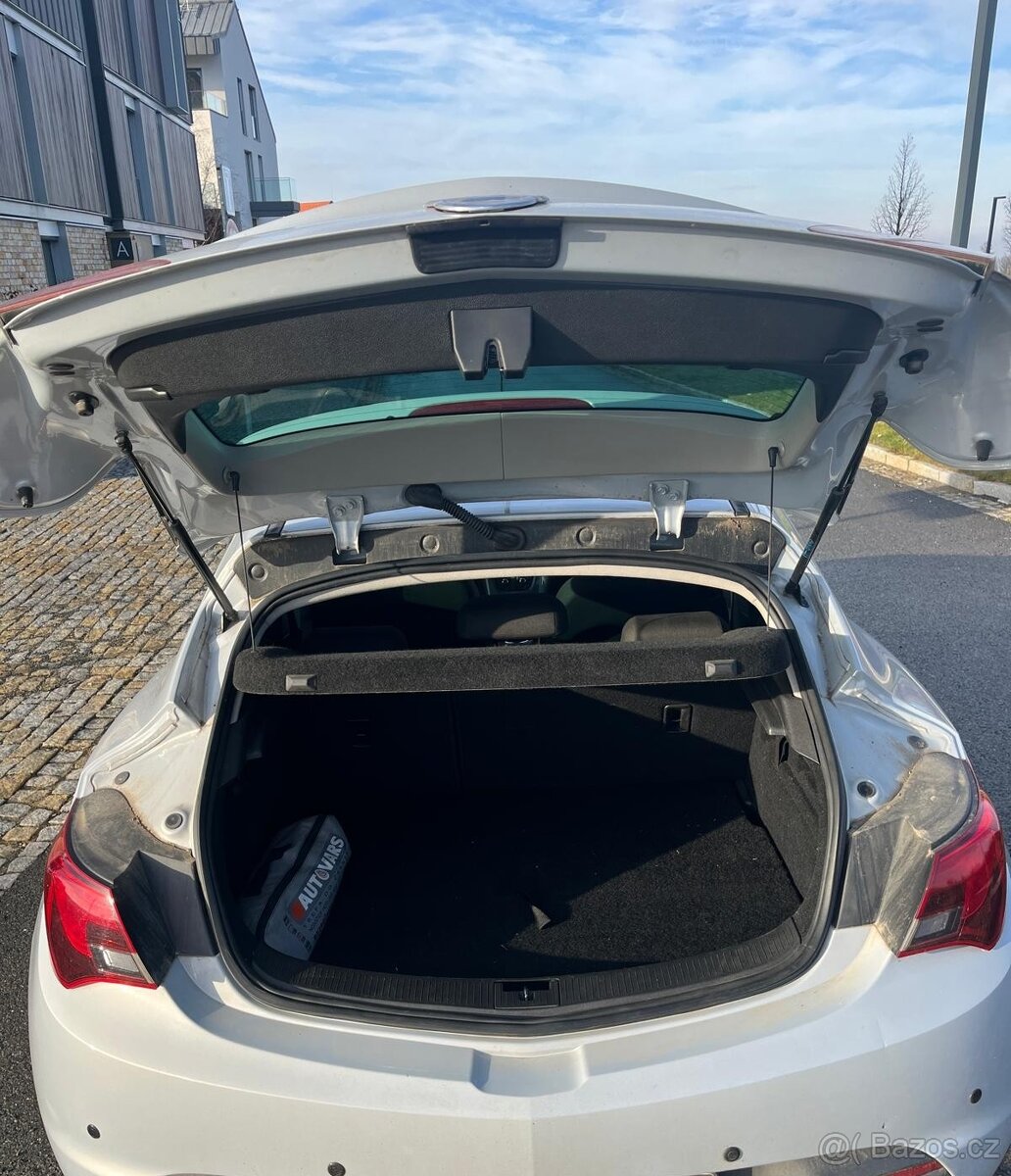 Opel Astra GTC 1.4 Turbo 103 kW - 9