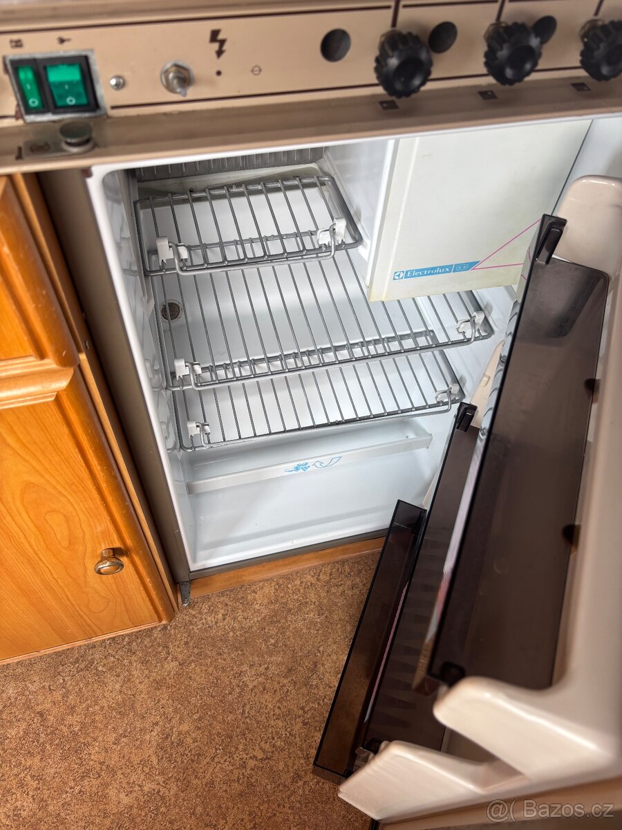 Karavan palandy,predstan - 9