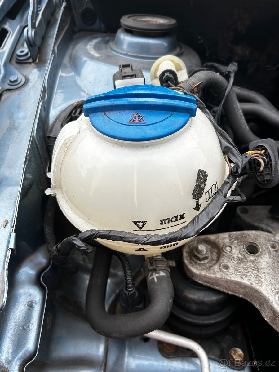 Škoda Fabia 2, 1.4 16V 63kw + LPG na náhradní díly. - 9