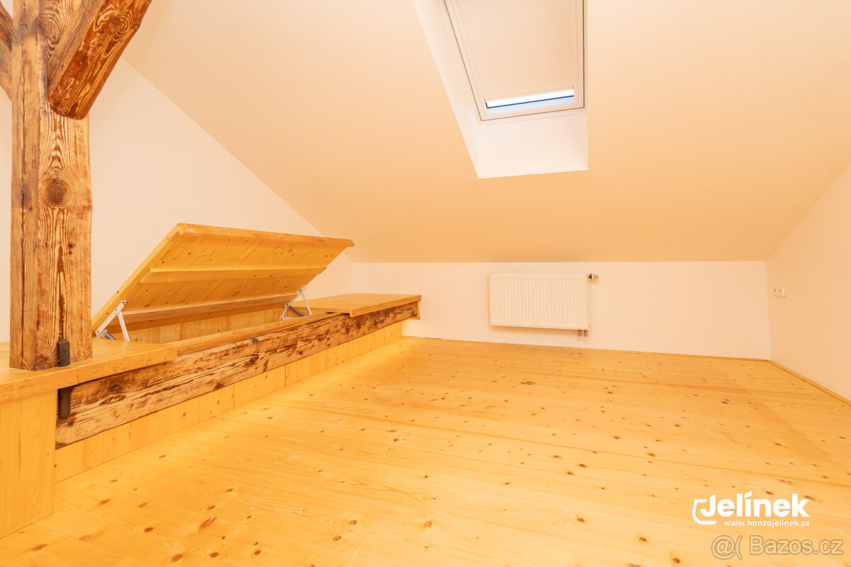 Pronájem prostorného bytu 5+kk po kompletní rekonstrukci se - 9