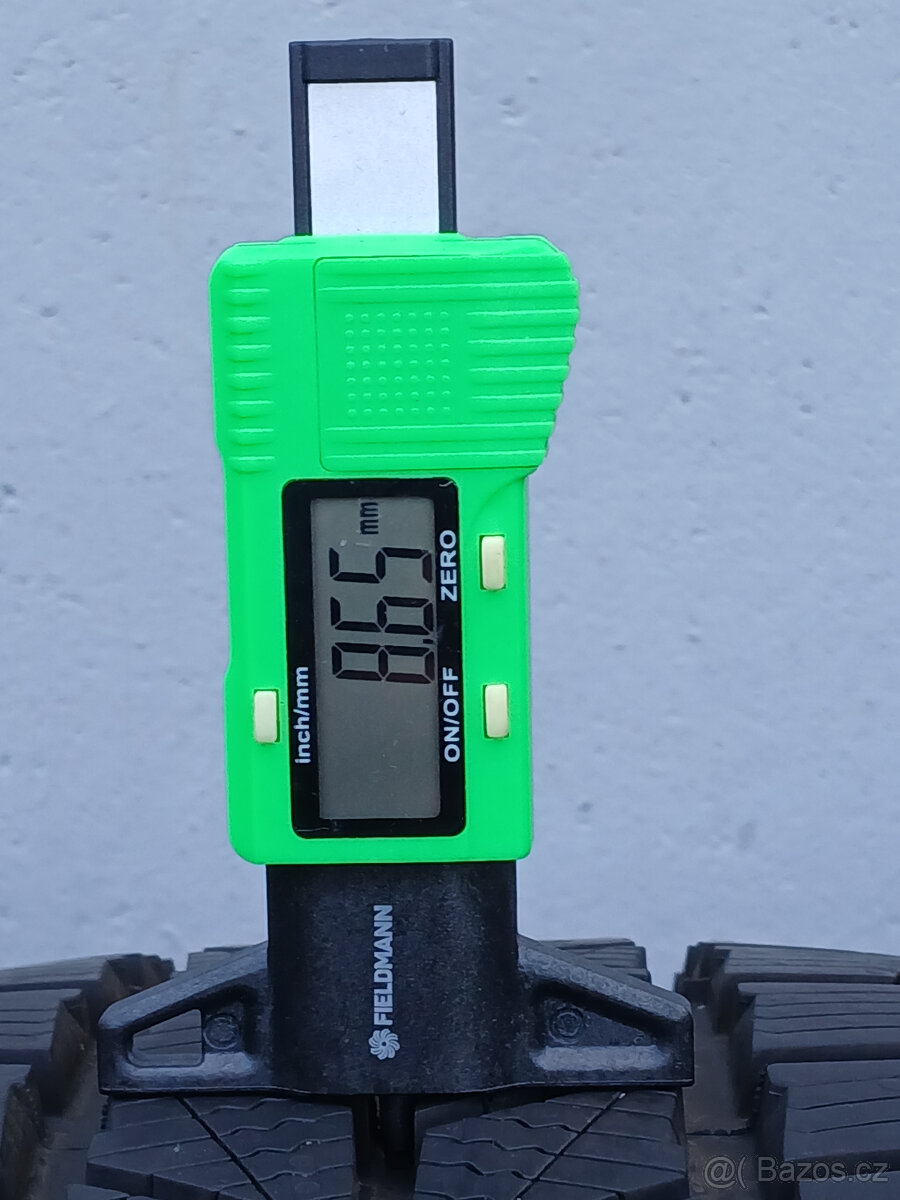 Zánovní zimní orig alu Škoda Superb 215/55/17 vzorek 8mm - 9