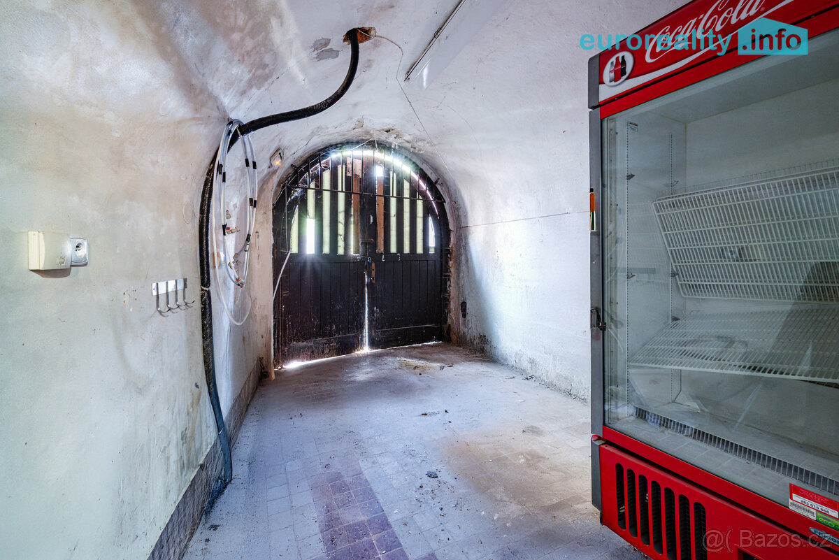 Prodej unikátního nebytového prostoru – vinný sklep s barem, - 9