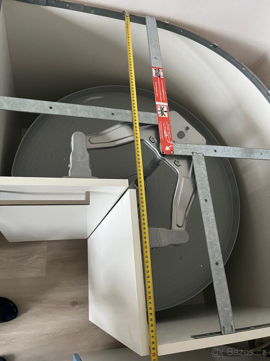 Rohová kuchyňská skříňka s otočným mechanizmem - 9