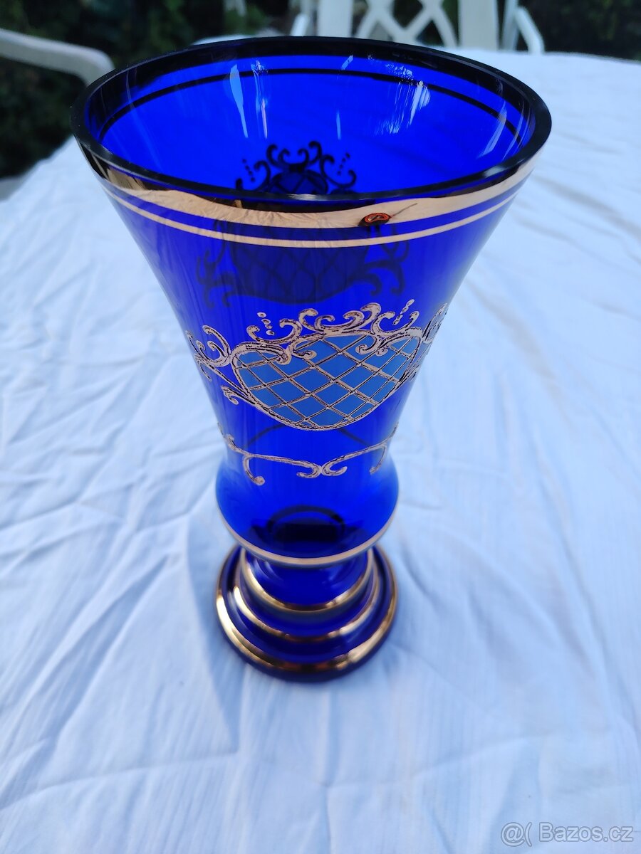 Modrá skleněná váza s ornamentem - 9