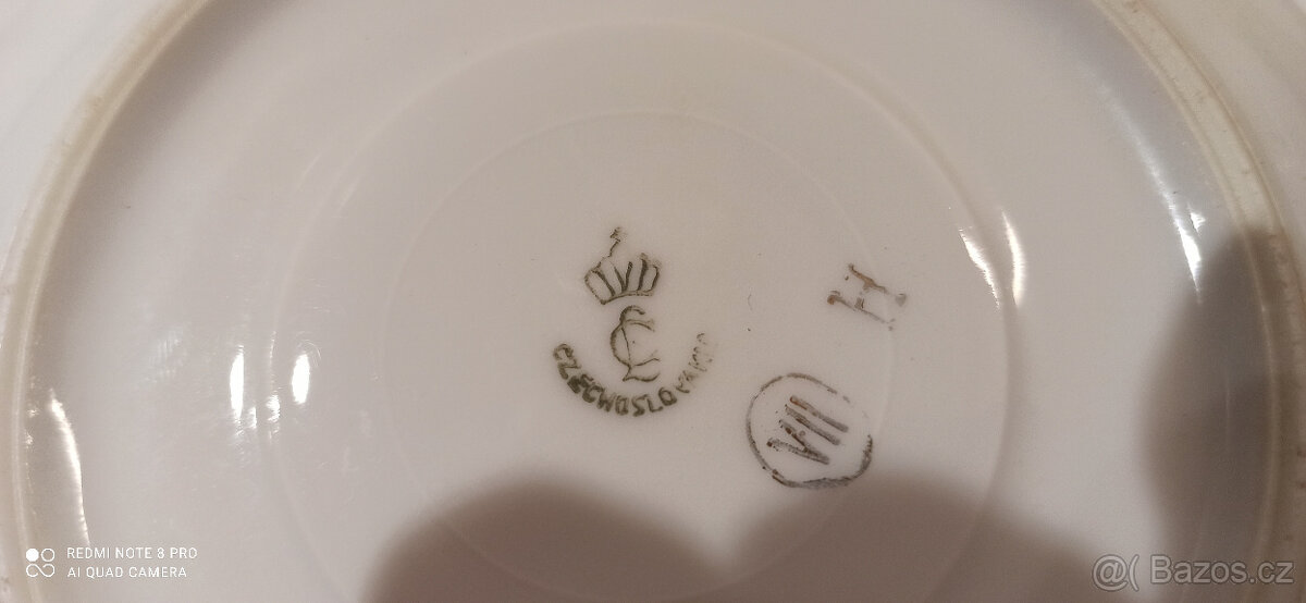 Čtyři šálky s cukřenkou - 9